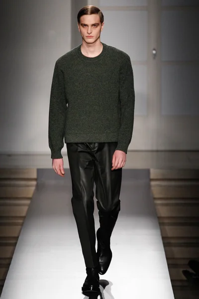 Look 19